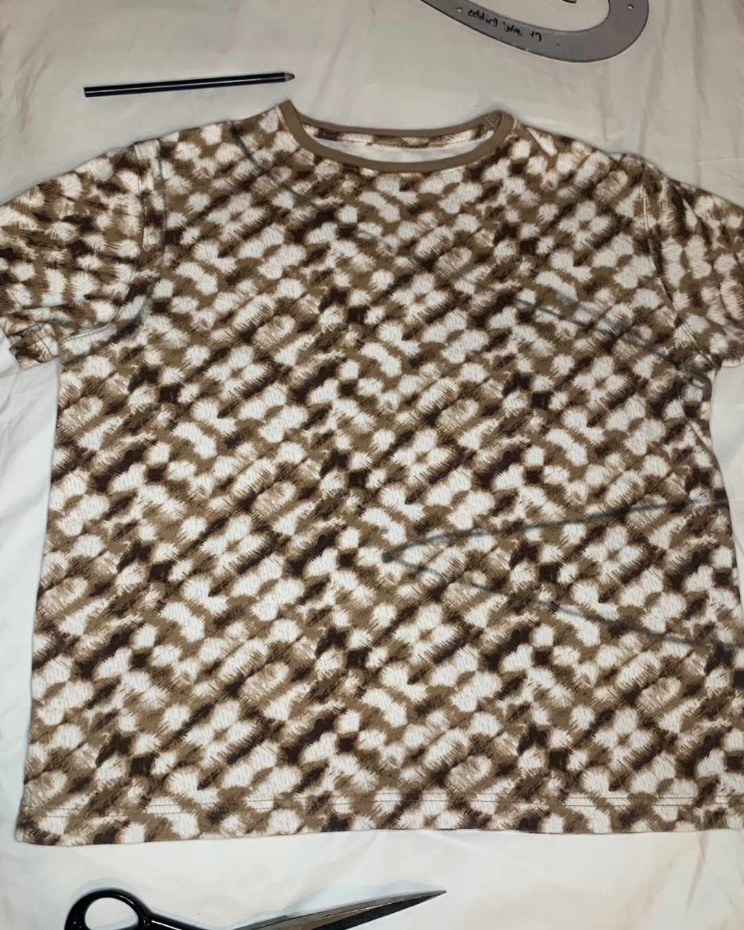 stitched up snakeskin tee diy cutouts (3)